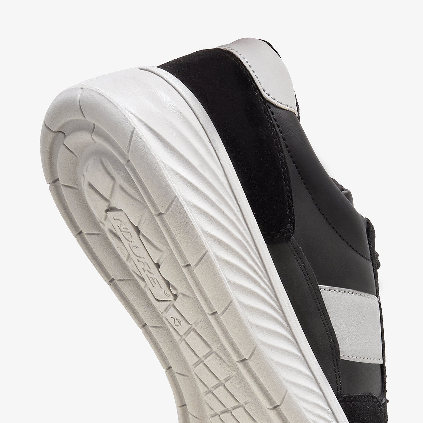 branded sports shoes for men