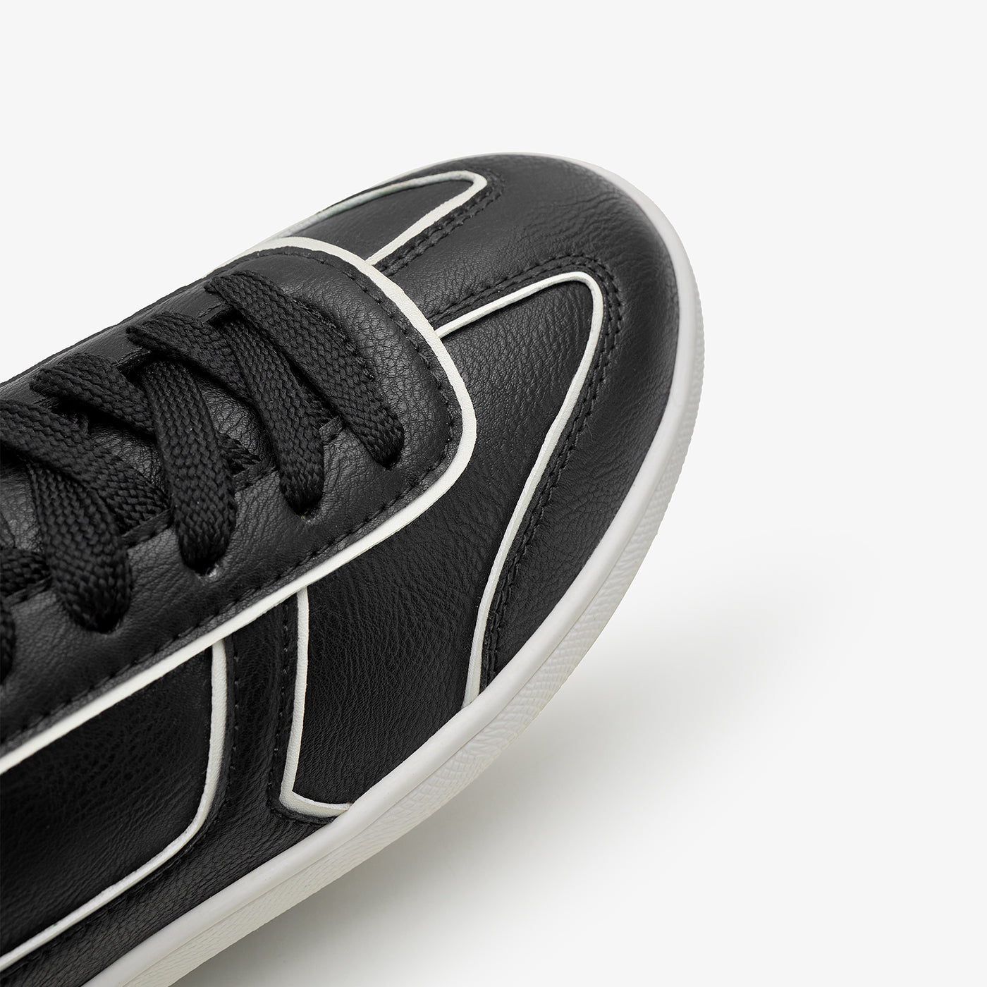 NDURE X HR – Women’s Contrast Detail Sneakers – Limited Edition